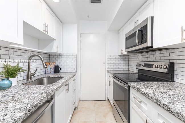 Building Photo - 4925 Collins Ave