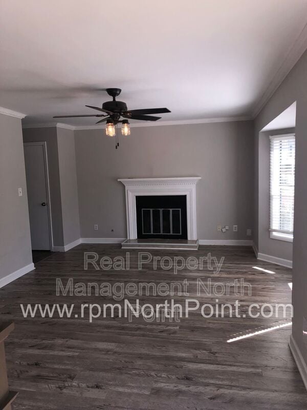 Photo - 676 Anderson Walk House