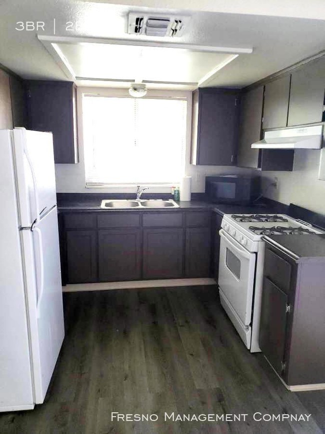 Building Photo - 3 bedroom in Fresno CA 93727