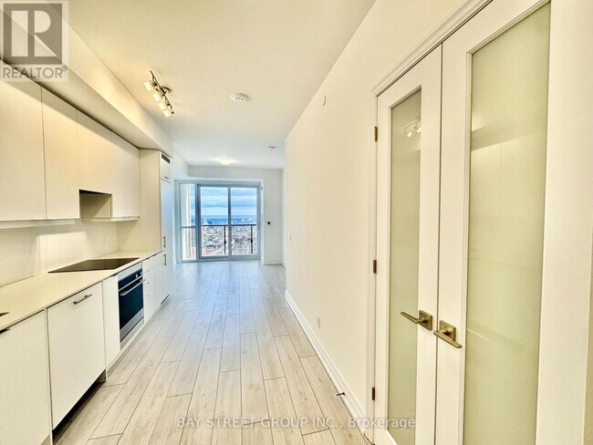 Building Photo - 30 Elm Dr W