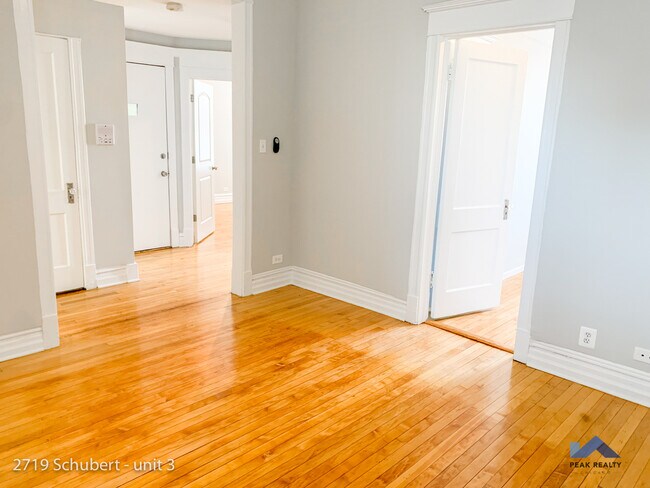 Building Photo - 2719 W Schubert Ave