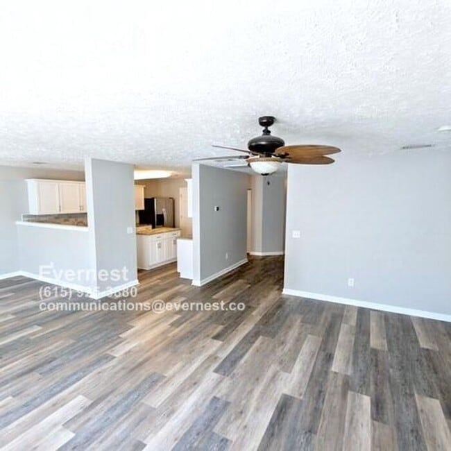 Foto del edificio - Spacious 4-Bedroom Home with Modern Amenit...