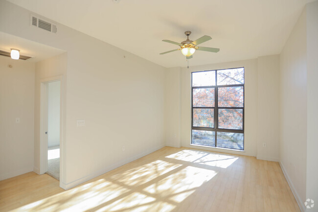 2BR, 2BA - 1082SF - B4 - The Henderson