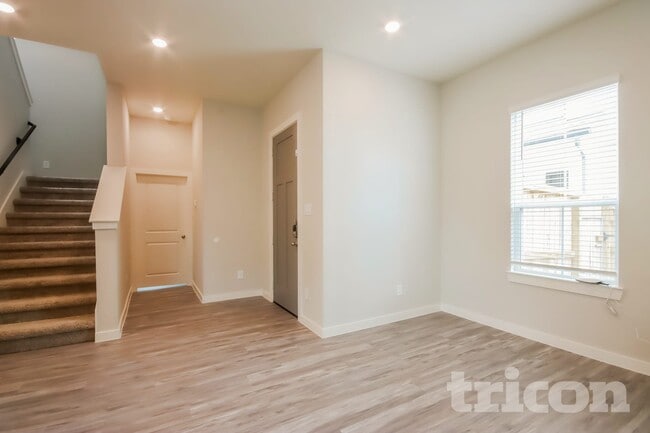 Building Photo - 9835 Willow Creek Commerce Dr