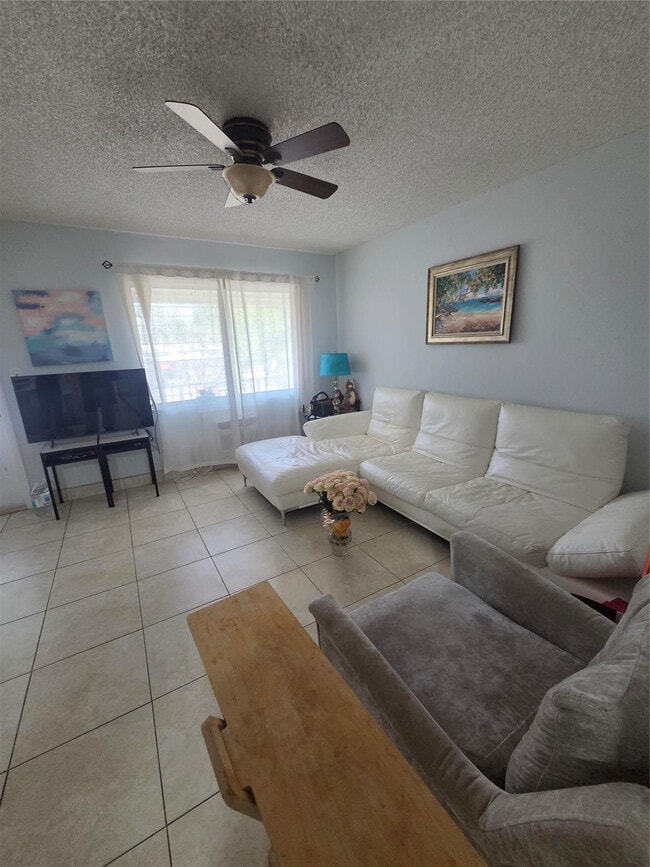 Foto del edificio - 2000 NE 51st Ct