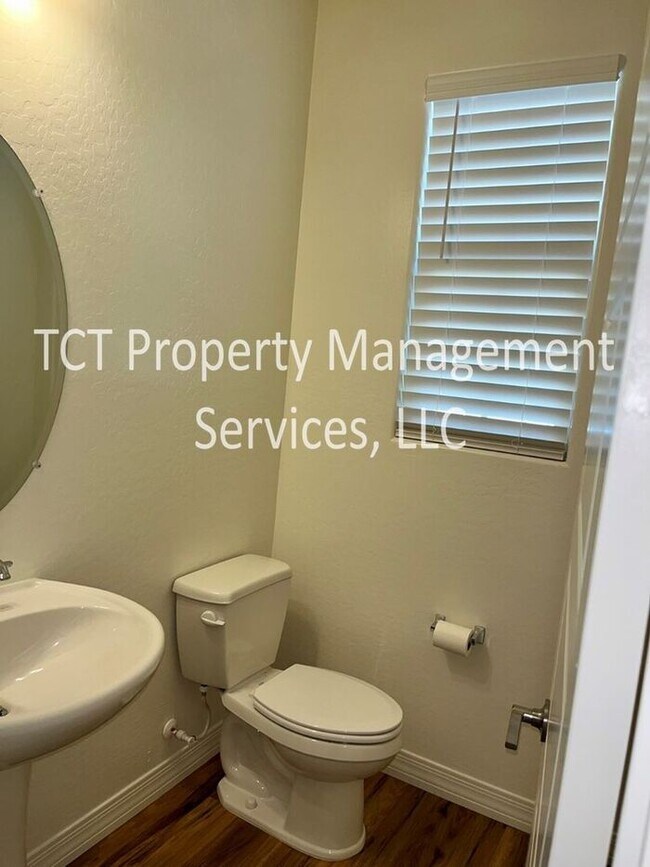 Foto del edificio - Beautiful Brand New Home In Gilbert Lake Community!