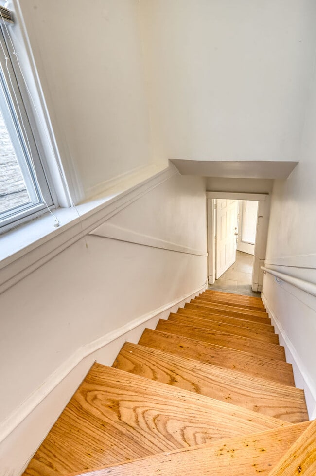 Building Photo - 4226 W Kamerling Ave
