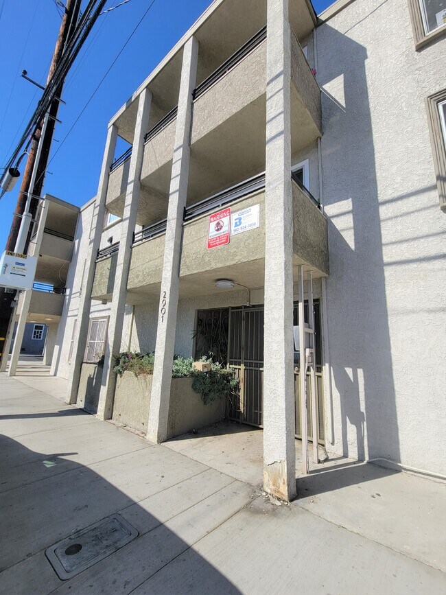 Building Photo - 2901 E 10th St