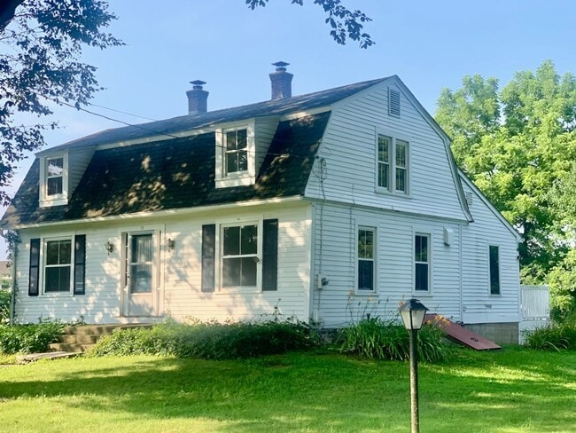 Photo - Spacious Renovated Colonial on The Lebanon Green House