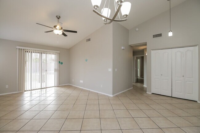 Foto del edificio - 30365 Maple Chase Dr