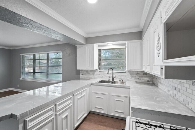 Building Photo - 6114 Glencoe Ave