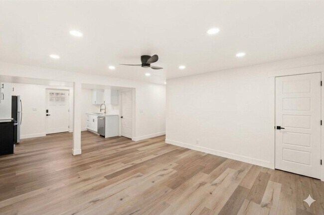 Foto del edificio - 9073 Elmhearst Dr