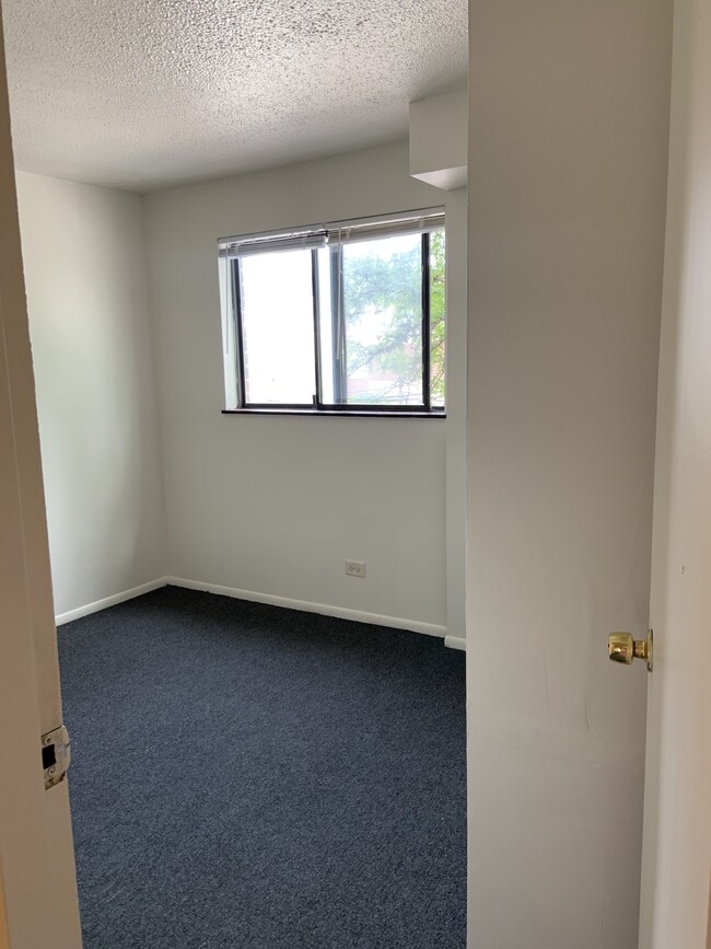 Building Photo - 424 W Goethe St