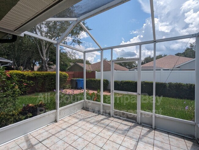 Foto del edificio - 15320 Lake Bella Vista Dr