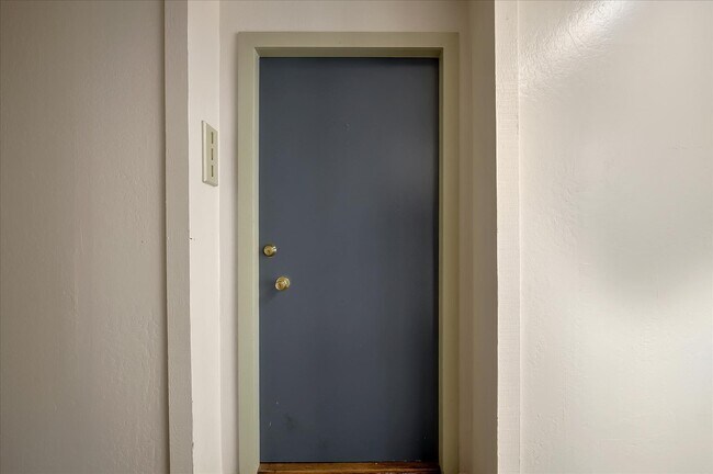 Foto del edificio - 185 Sierra Dr