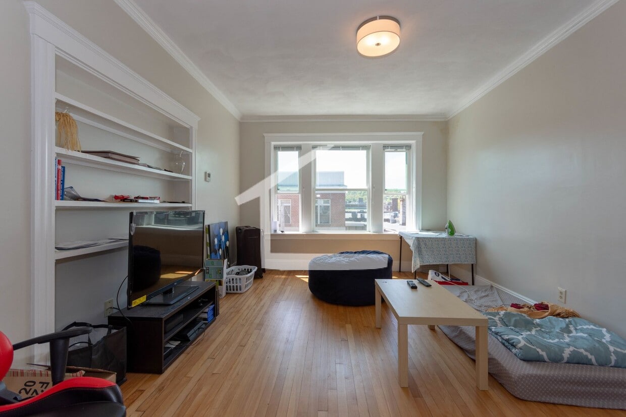 Primary Photo - 3.5 Bedroom-extra office-No broker Fee