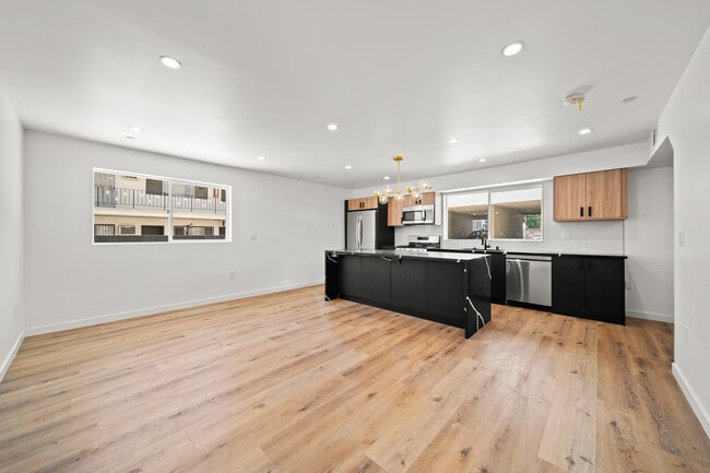 Building Photo - 6053 Craner Ave