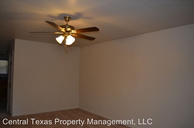 Building Photo - 2102 Wildewood Dr