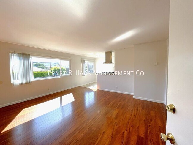 Foto del edificio - 3211 E Wilton St