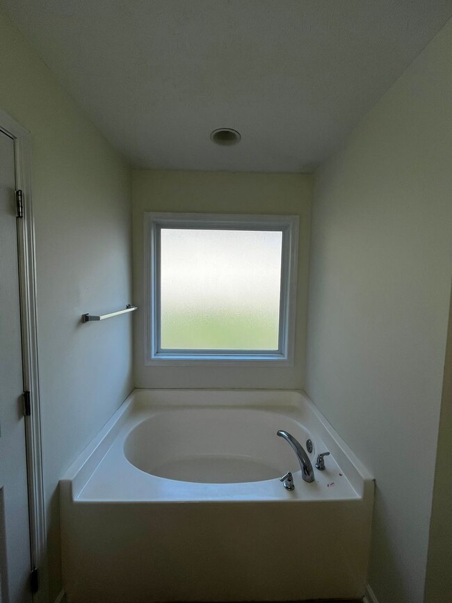 Building Photo - Cozy Home in Phenix City