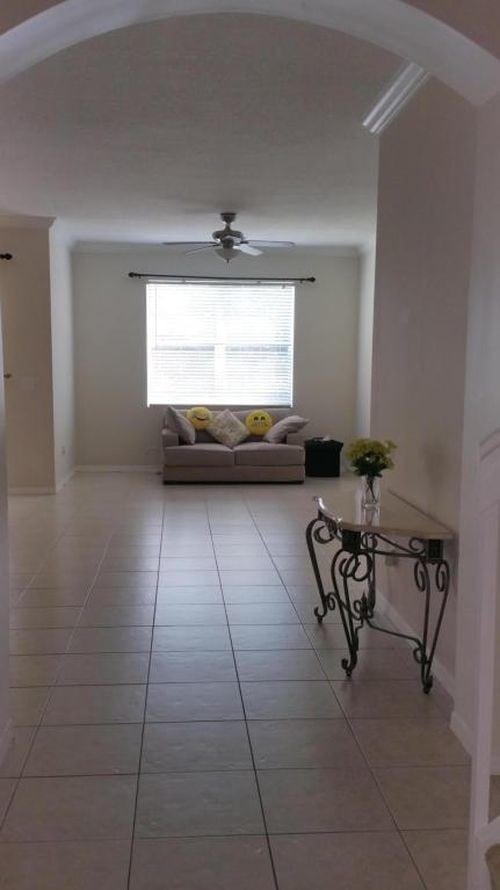 Building Photo - 6095 Seminole Gardens Cir
