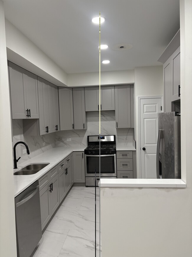 Building Photo - 1150 Regency Dr