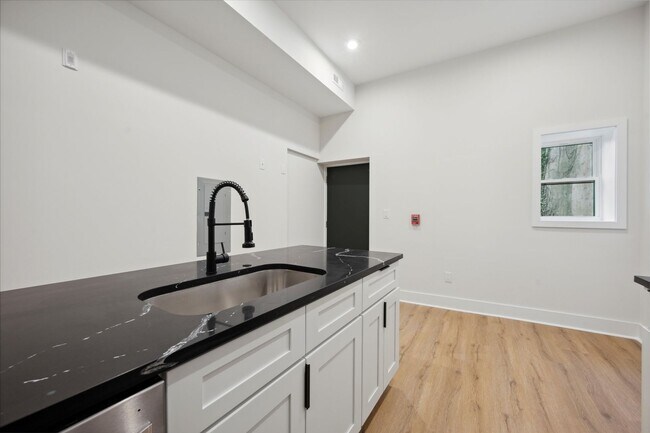 Foto del edificio - 4025 Lancaster Ave