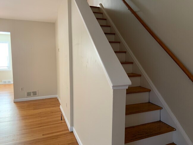 living - 1515 W Farnum Ave