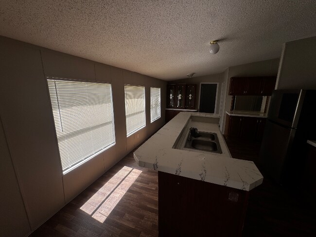 Foto del edificio - 144 Fox Meadow Dr