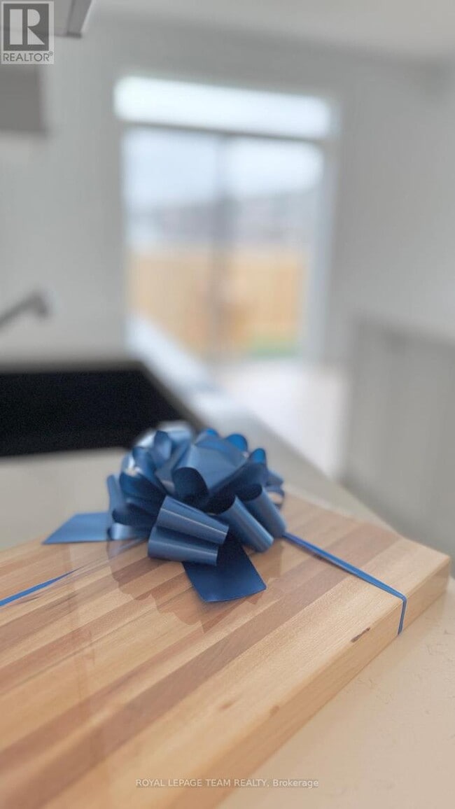 Building Photo - 122 Tonic Cres