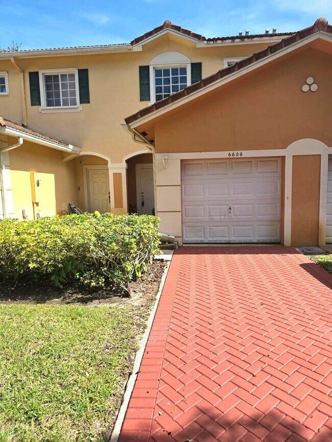 Building Photo - 6606 Catalina Ln