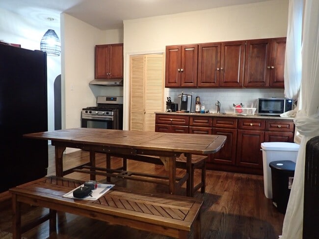 Building Photo - 743 Alabama Ave