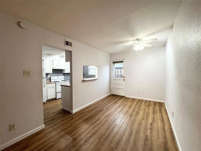 Foto del edificio - 1252 Eagle Lake Rd