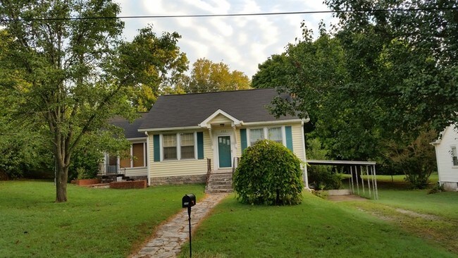 Foto del edificio - Charming Riverside Home w/ many EXTRAS!!!