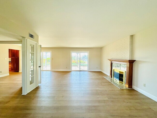 Building Photo - Beautiful 4 BD/2.5BA Home in University City!