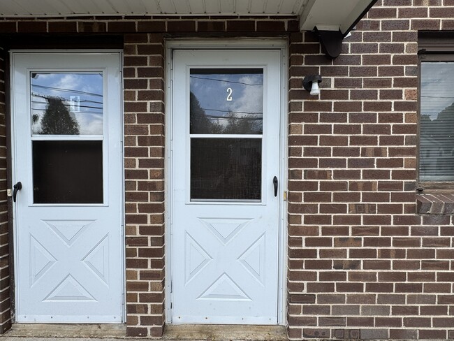 Building Photo - 1370 Highland Ave