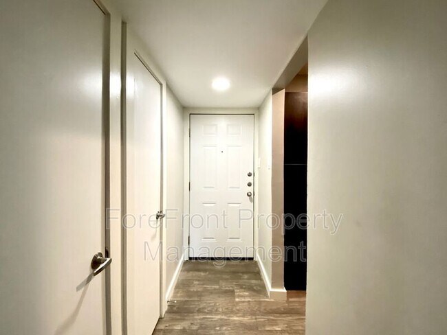 Building Photo - 735 Byrnes Dr