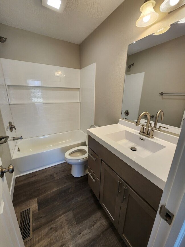 Foto del edificio - Spacious 2-Bedroom, 1-Bathroom Home AVAILABLE NOW!!