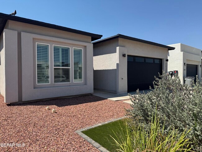 Foto del edificio - 12320 Desert Pine Ave