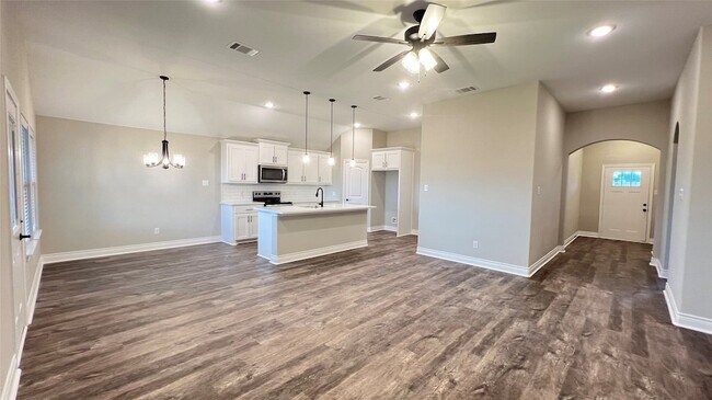 Foto del edificio - 6110 Coles Ln