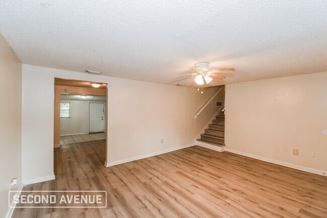 Building Photo - 8857 Camphor Dr