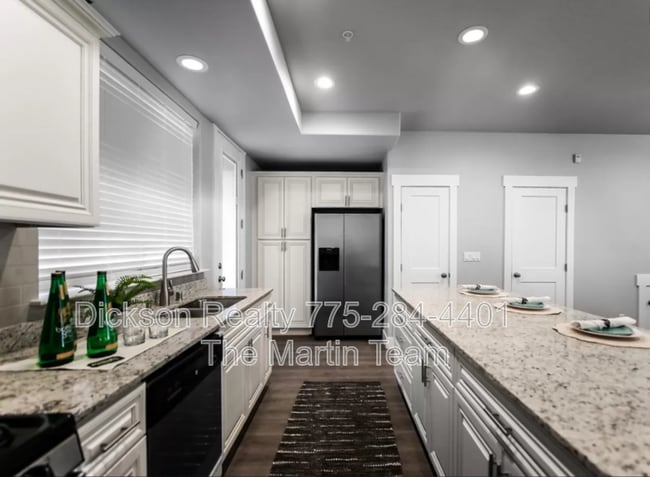 Foto del edificio - 730 Bluffs Ct
