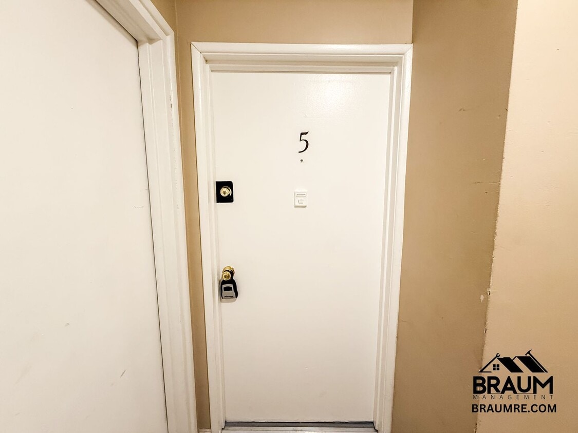 Foto principal - 5252 Hermitage Ave