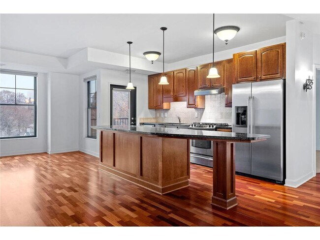 Foto del edificio - 317 Groveland Ave
