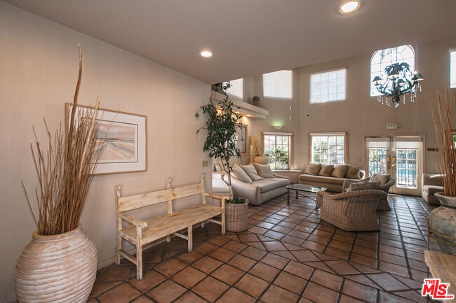 Building Photo - 5200 White Oak Ave