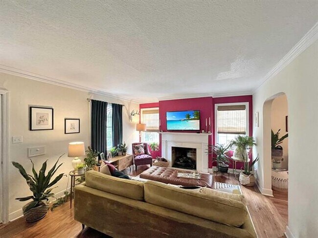 Building Photo - Renovated 3 bd 1 bath with carport behind ...