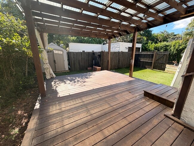 Foto del edificio - 1026 Upland Rd