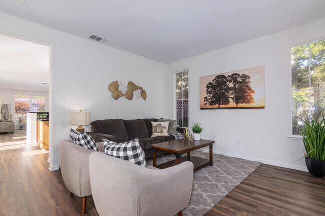 Foto del edificio - 411 Canyon Ct