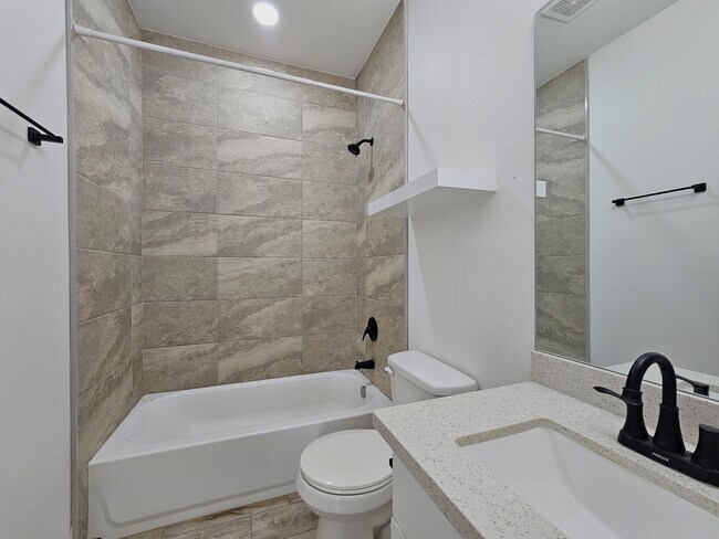 Foto del edificio - 1809 Atrium Place Dr
