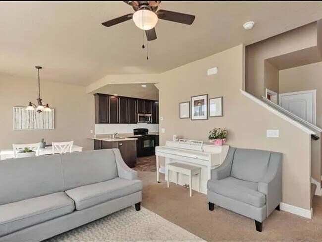 Building Photo - Spacious and Townhome Now Available!